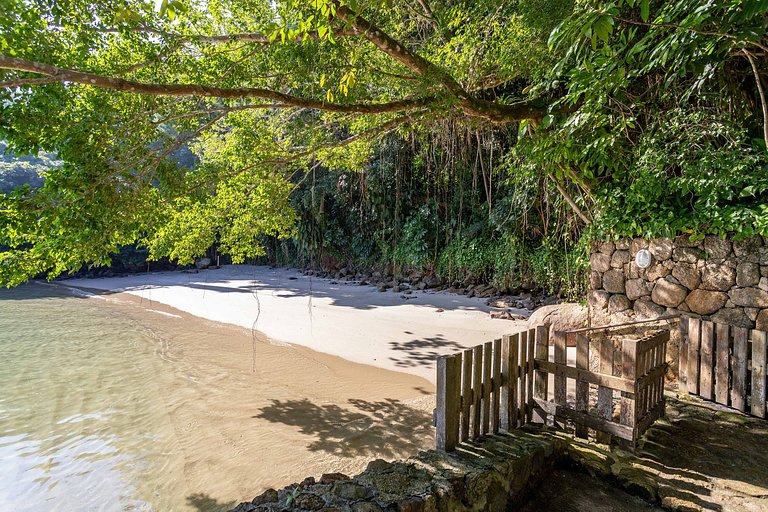 Casa Luxo de temporada em praia de Angra dos Reis RJ