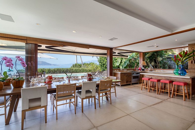 Casa Luxo de temporada em praia de Angra dos Reis RJ