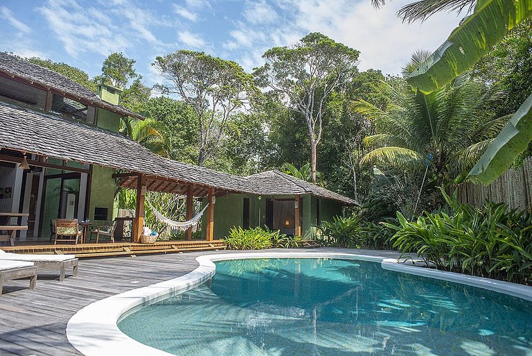 Casa Verde com vista deslumbrante para a praia.