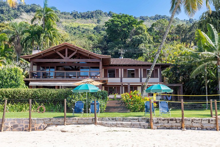 Luxury vacation home on the beach in Angra dos Reis, RJ