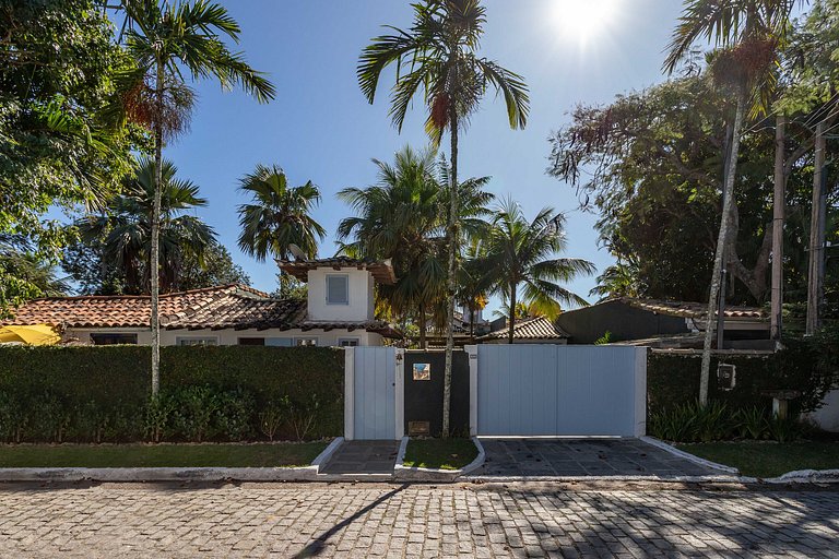 Luxus-Ferienhaus in Manguinhos Strand, Búzios, RJ